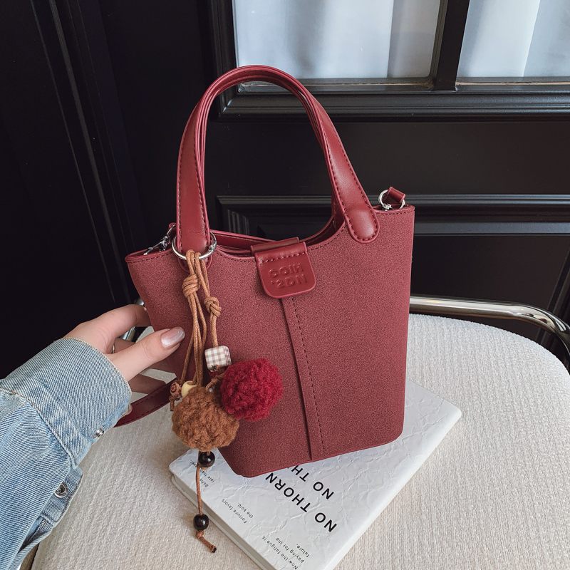 Spring Women's New Simple and Fashionable Large Capacity Synthetic Leather Handbag Fashionable College Student Daily Commuter Lightweight Crossbo