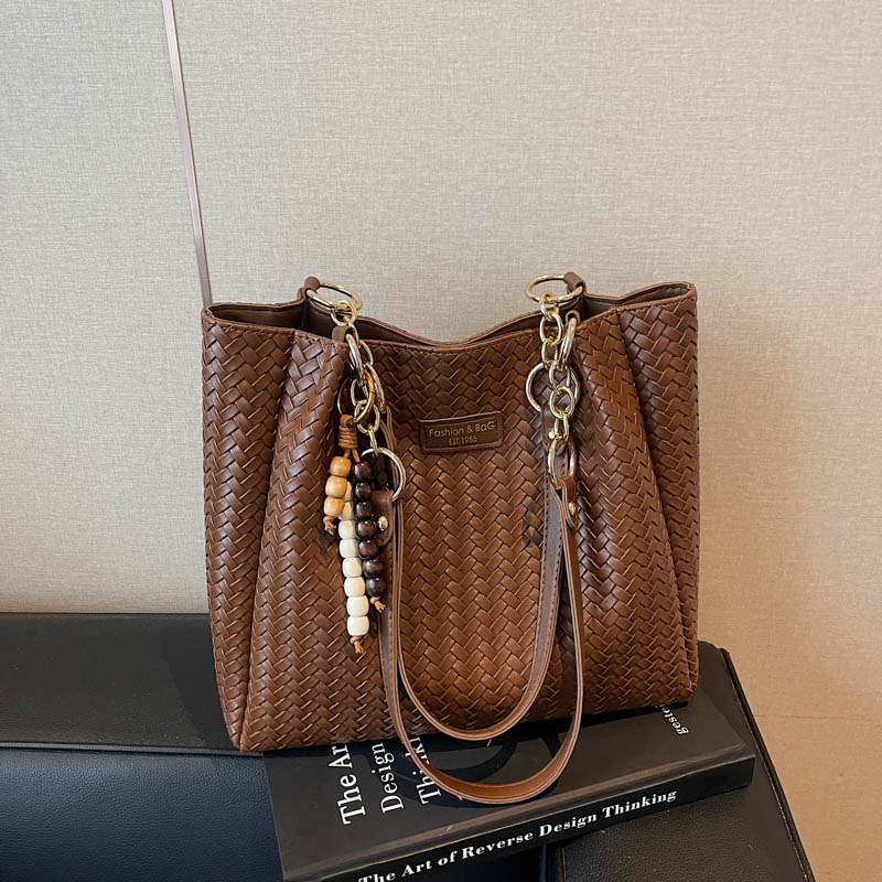 Spring Women's Simple and Fashionable Large Capacity Synthetic Leather Handbag New Fashionable Middle School Student Daily Commuter Lightweight S