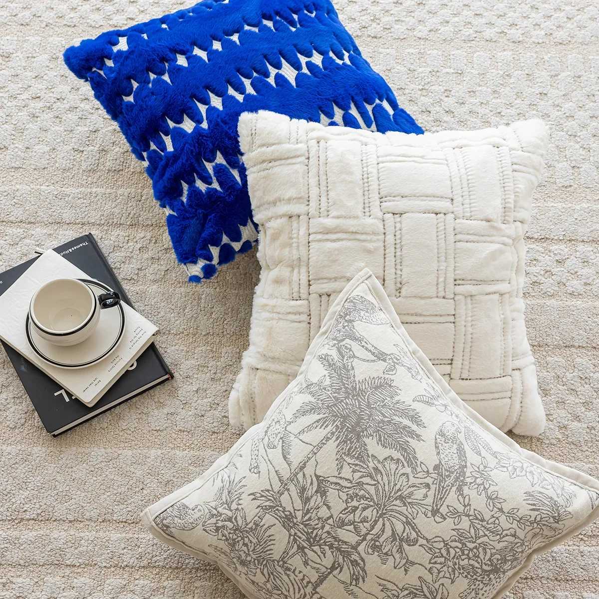 Pillow Case Royal Blue Plush Cushion Cover Light Luxury Retro Covers Decorative Jacquard Embroidery Living Room Case 4545cm C251028