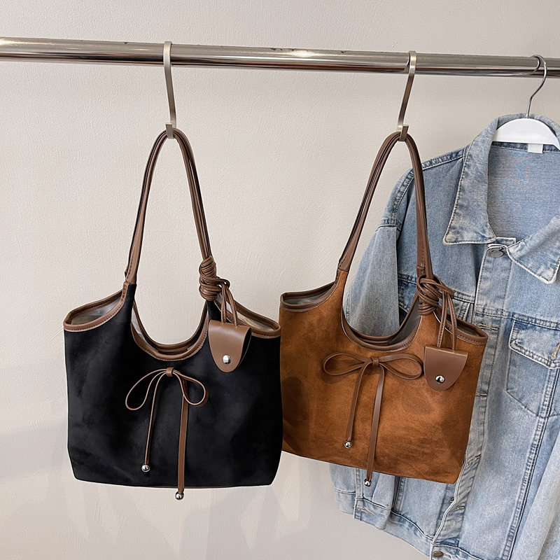 2025 New Summer Women's Simple and Fashionable Large Capacity Synthetic Leather Handbag Fashion Middle School Students' Daily Commuting Ligh