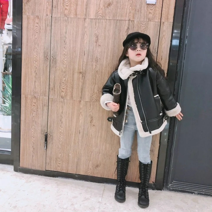 Girls leather jacket with thickened fur and integrated coat top 2025 winter clothing childrens clothing 38 years old 251027
