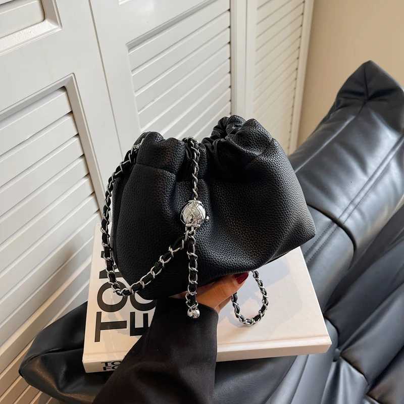 Sewing Thread Solid Crossbody Bags Hasp Interior Compartment High Quality Bags for Women Fashion Dumplings Pu Womens HandbagsT251028