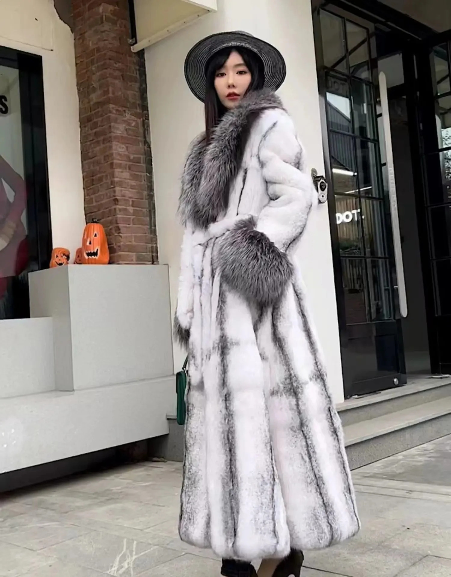 s Autumn Winter fashion Leopard Print Rabbit Fur Coat Fur Onepiece Thickened Warm Women Long Fox Fur Collar Coat 251027