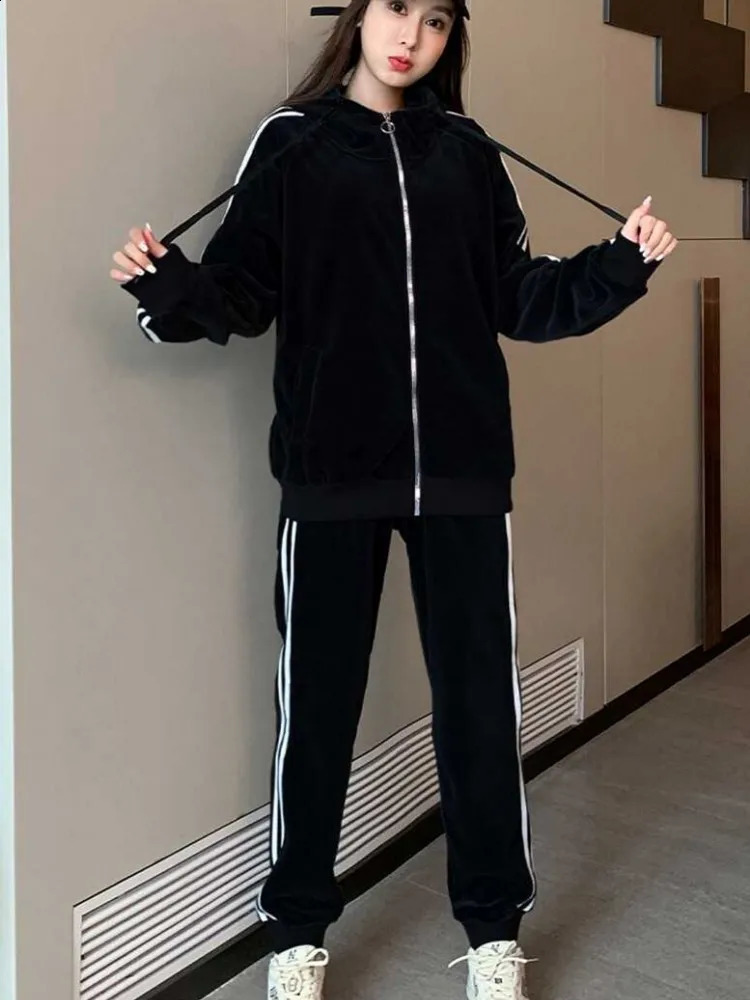 Winter Women Thick Warm Fleece Liner Sport Tracksuit Side Striped Hooded Jacket Outdoor Running Set Velvet Jogging Training Sets 251027