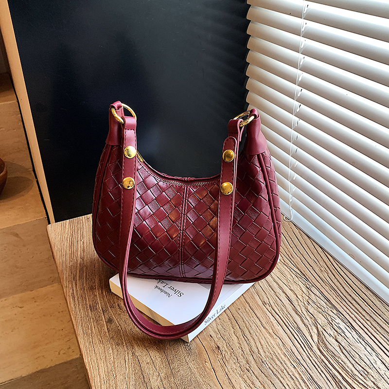 Autumn women's simple and fashionable large capacity synthetic leather handbag, new fashionable college student daily commuting lightweight cross