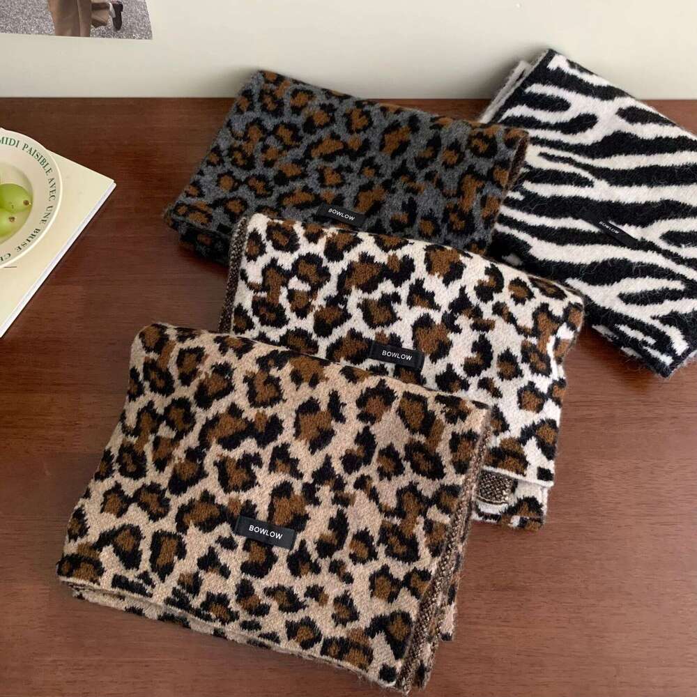 2024SS Leopard Print Knitted Scarf Fashionable Autumn Winter Warm Neck Warmer with Wool for Women Melad Brown