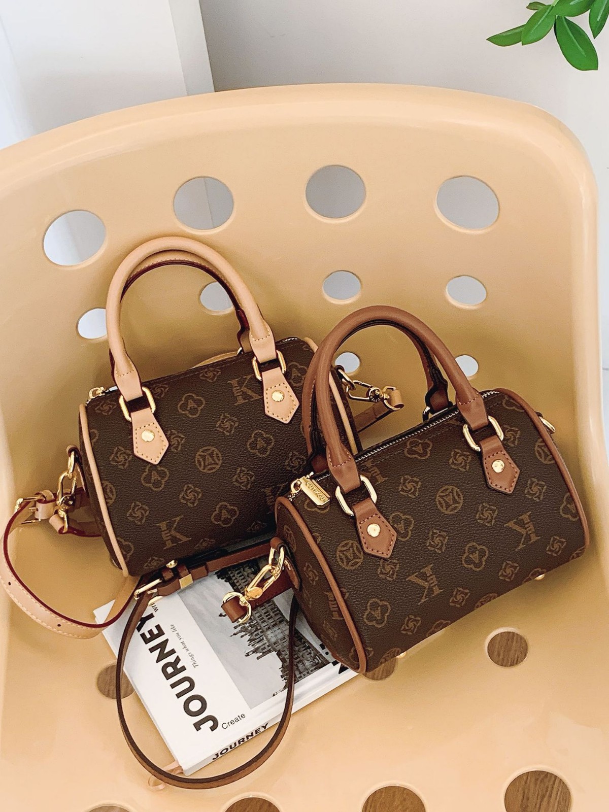 Free Shipping 2025 Women's Pillow Mini Bag, Fashion Boston Style Crossbody, Versatile Small Top Handle Purse