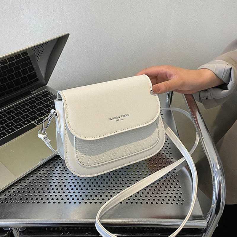 Womens design shoulder bag PU leather pullover retro saddle bag solid color crossbody bag small handbagT251028