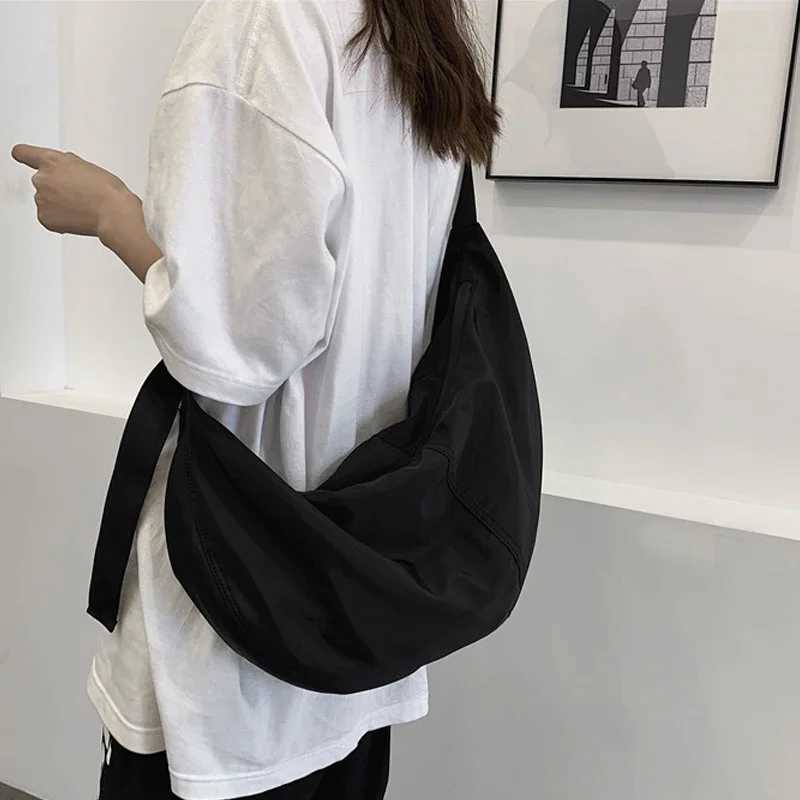 Oxford cloth dumpling bag for women trendy and cool couple lazy style crossbody bag large capacity student class shoulder bagT251028