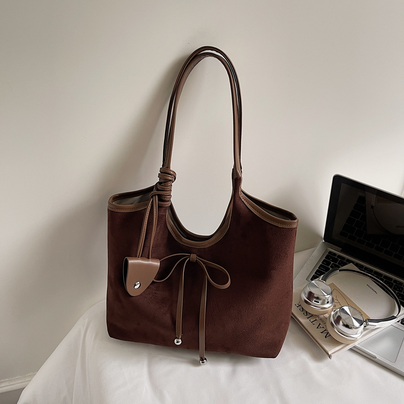 Summer women's simple and fashionable large capacity synthetic leather handbag, new fashionable college student daily commuting lightweight shoul