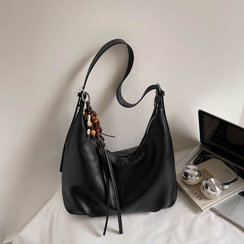 Spring women's simple and fashionable large capacity synthetic leather handbag, new fashionable college student daily commuting lightweight shoul