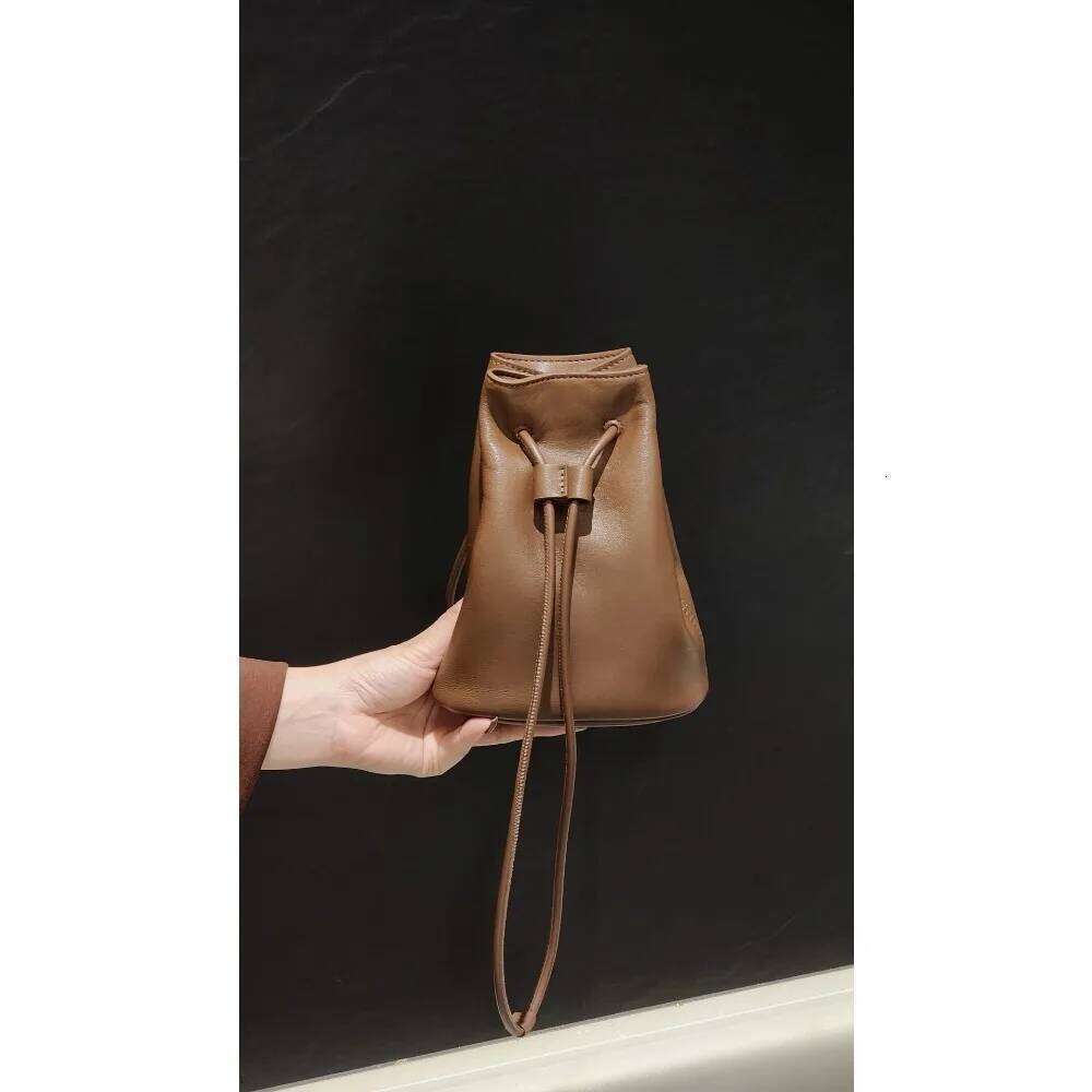 Designer Bags 2025 Spring Summer New Women's Vegetable Tanned Sheepskin Soft Leather Large Capacity Simple Bucket Small Shoulder Bag Hot Selling