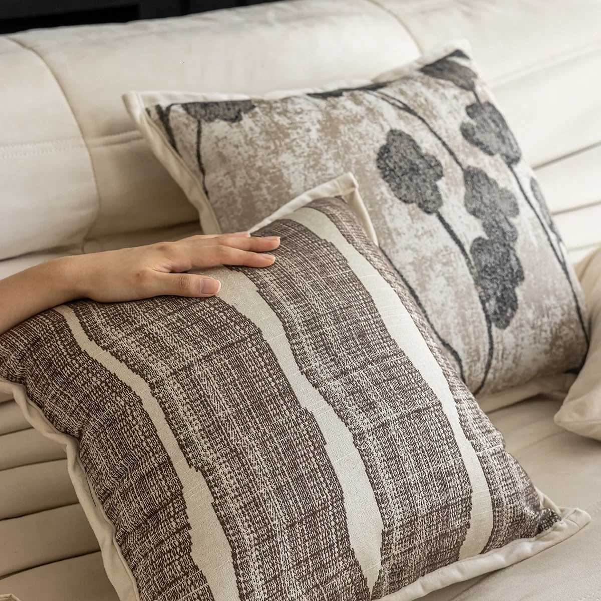 Pillow Case New Beige Coffee Light Luxury Cushion Cover Modern Chenille Jacquard Case Home Covers Decorative 4545cm C251028