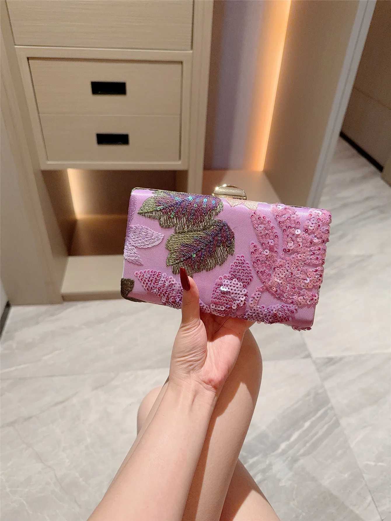 New CrossBorder Sequin Embroidery Floral Chain Clutch Bag Chain Bag Fashionable Womens Bag Crossbody Bag H251027