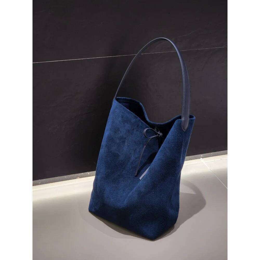 Designer Bags Tote Bucket 2025 Autumn And Winter Maillard Suede Casual Solid Color Large Capacity Flip Fur Shoulder Bag Versatile Hot Selling