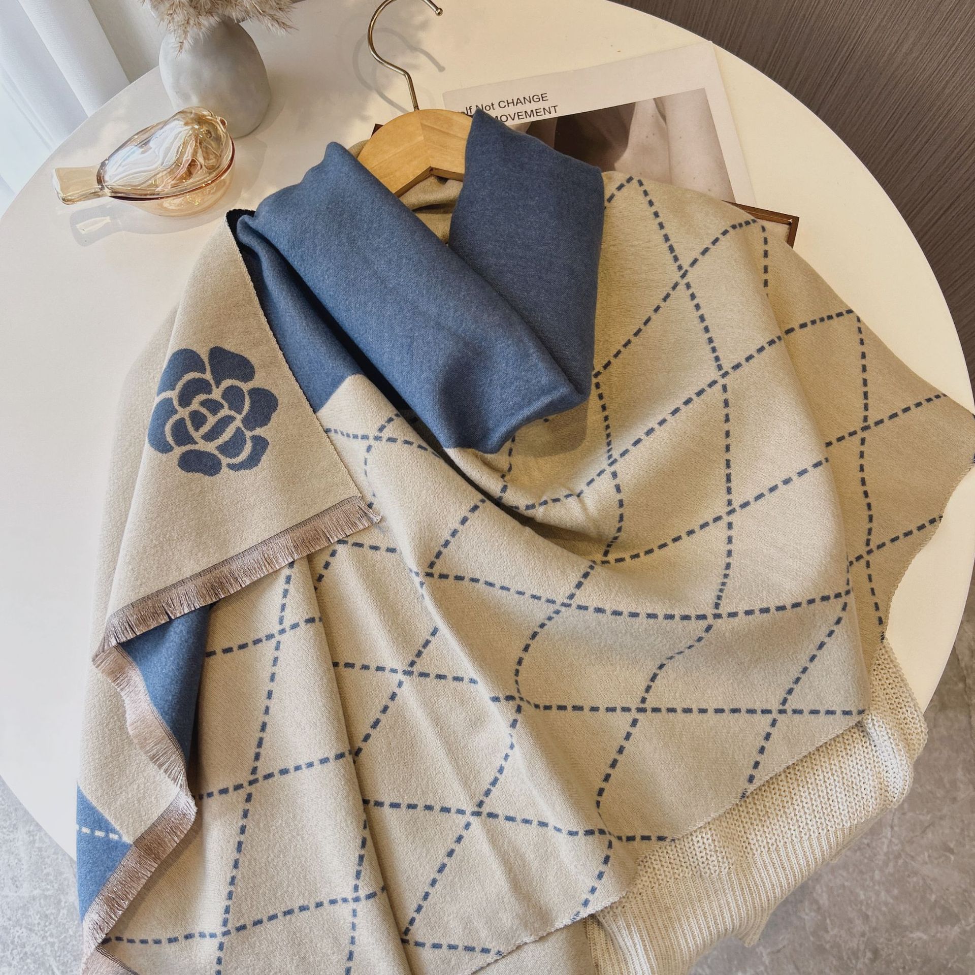 New Fashionable Plaid Pattern Paired With Floral Design Scarf Korean Style Winter Warm Temperament Shawl Scarf Exquisite Gift Love Birthday Gift Scarf