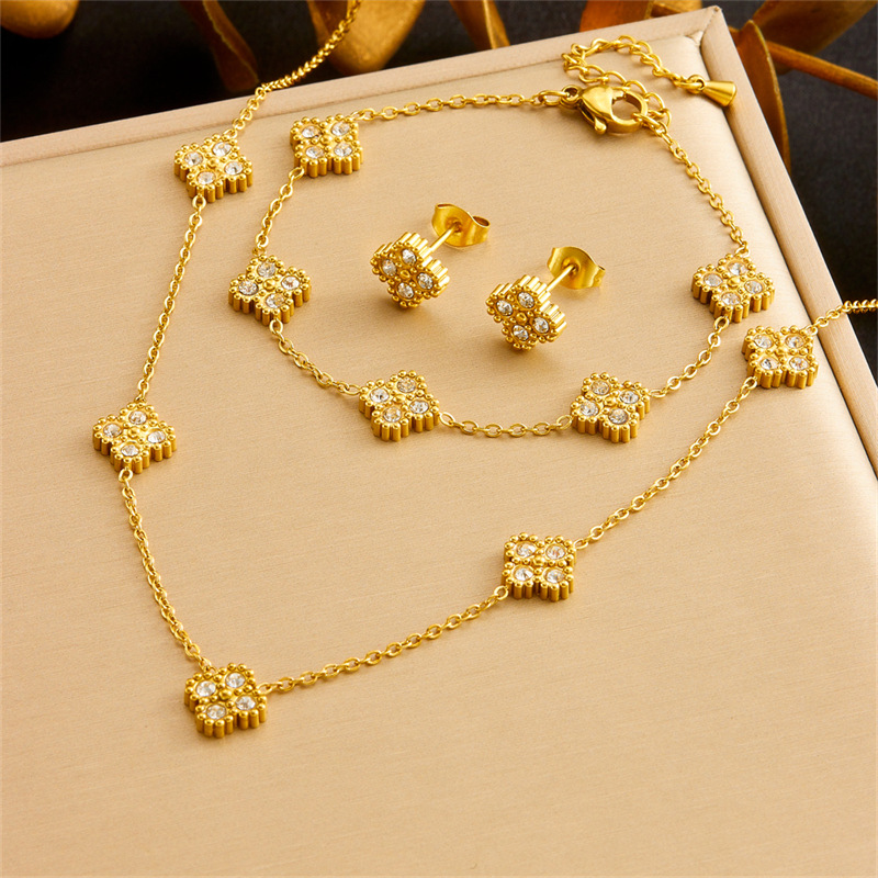 Gold Tone Fashion Retro Moissanite Chain Designer Bracelet For Women Four Leaf Clover Bracelet Luxury Jewelry No Fade Necklace Earrings Bracelet Ring 