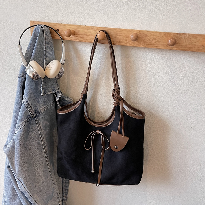 2025 New Summer Women's Simple and Fashionable Large Capacity Synthetic Leather Handbag Fashion Middle School Students' Daily Commuting Ligh