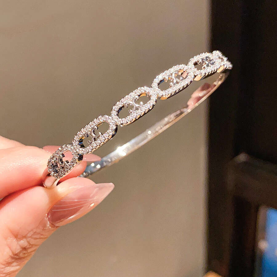 Real Gold Plated Zircon Oval Clasp Niche Fashion Versatile Bracelets Light High End Feel Jewelry