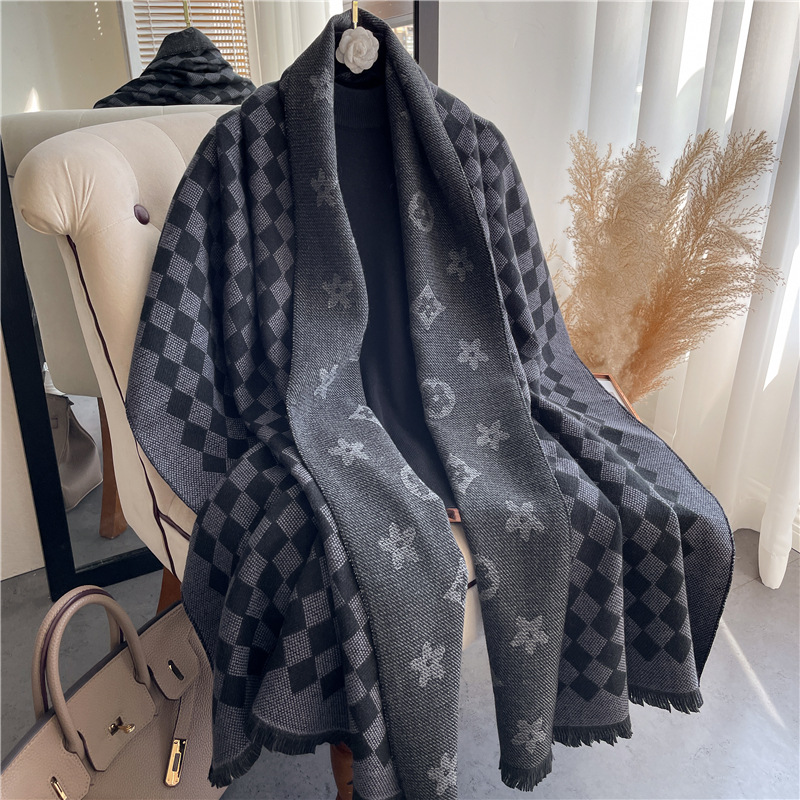 Free shipping Designer Scarves 2025 Autumn Winter New Fashionable Versatile Checkered Scarf for Women Warm Thick Shawl