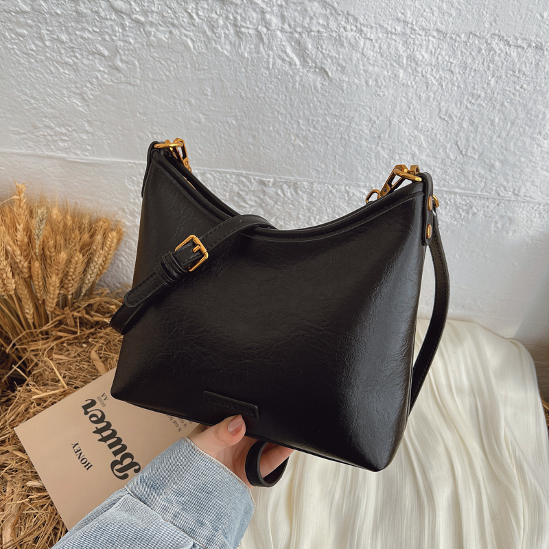 Summer women's simple and fashionable large capacity synthetic leather handbag, new fashionable college student daily commuting lightweight cross