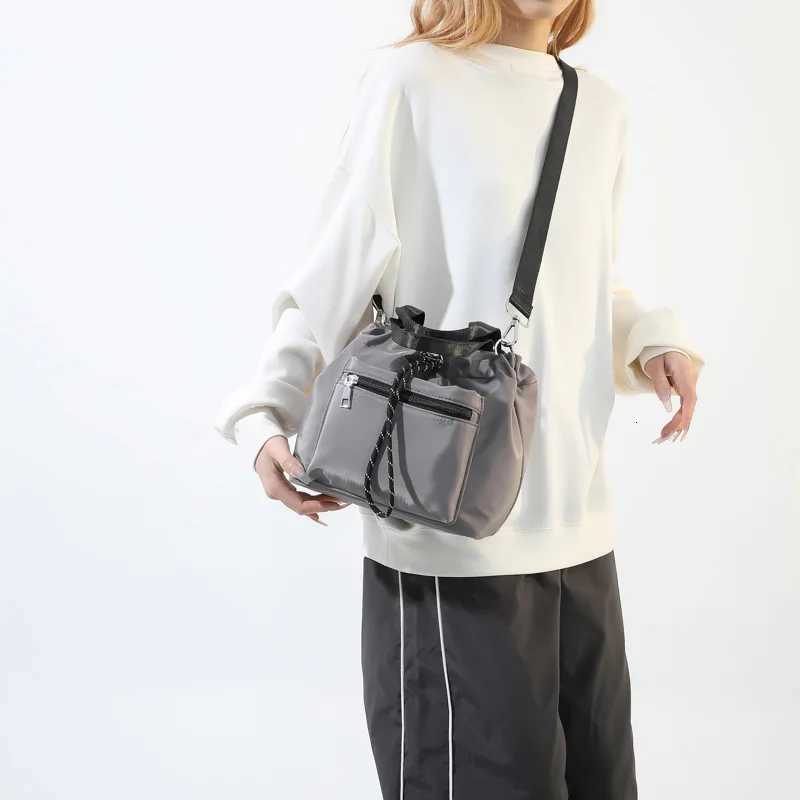 1 Piece of Pure Color Shoulder Bag for Women Versatile HandHeld Crossbody Bag Fashionable Bucket Bag That Can Hold Mobile PhoneW251028