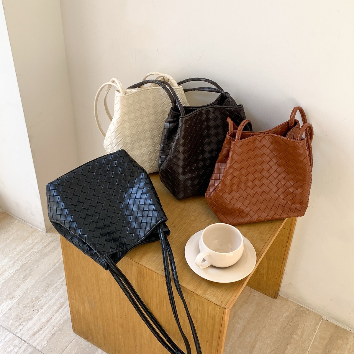 Luxury Brand Designer Bag Woven Bag Niche Design High-End Feel New Women's Shoulder Bag Versatile Fashion Bucket Bag For Women
