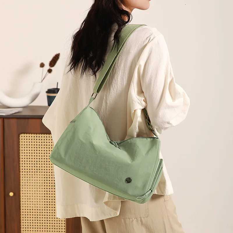 2025 New fashion Womens Shoulder Bag putdoor travel Nylon Korean style crossbody bag women Solid color daily Commuting handbagT251028