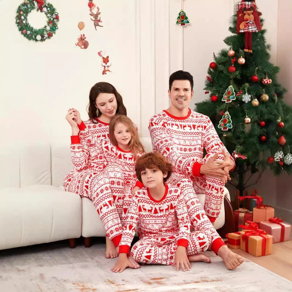 Merry Christmas Print Family Matching Outfits Cartoon Pajamas Set Parentchild Clothing Soft Loose Sleepwear Xmas Look Pijamas 251027