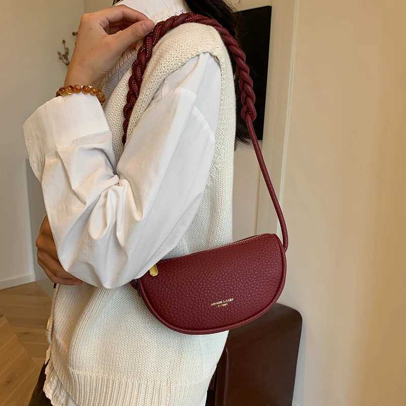1 Piece of Solid Color Shoulder Bag for Women Versatile Crossbody Bag Fashionable Retro Saddle BagT251028