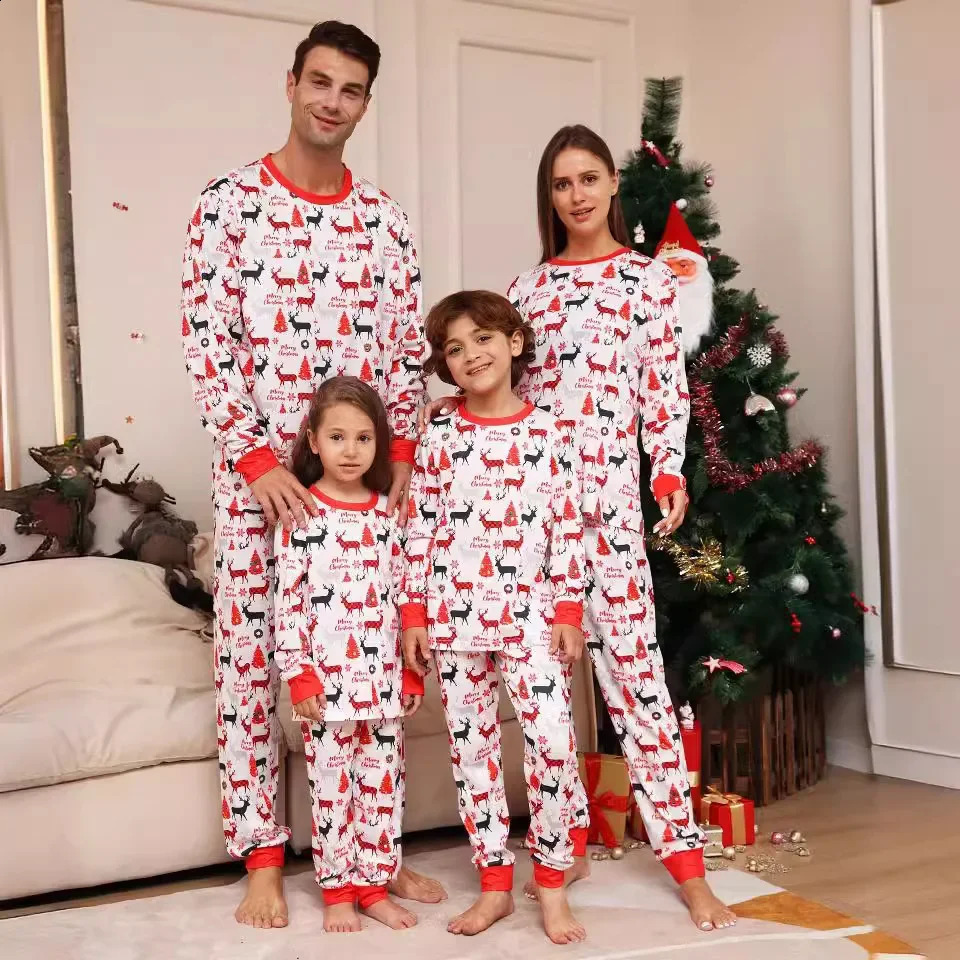 Merry Christmas Print Family Matching Outfits Cartoon Pajamas Set Parentchild Clothing Soft Loose Sleepwear Xmas Look Pijamas 251027