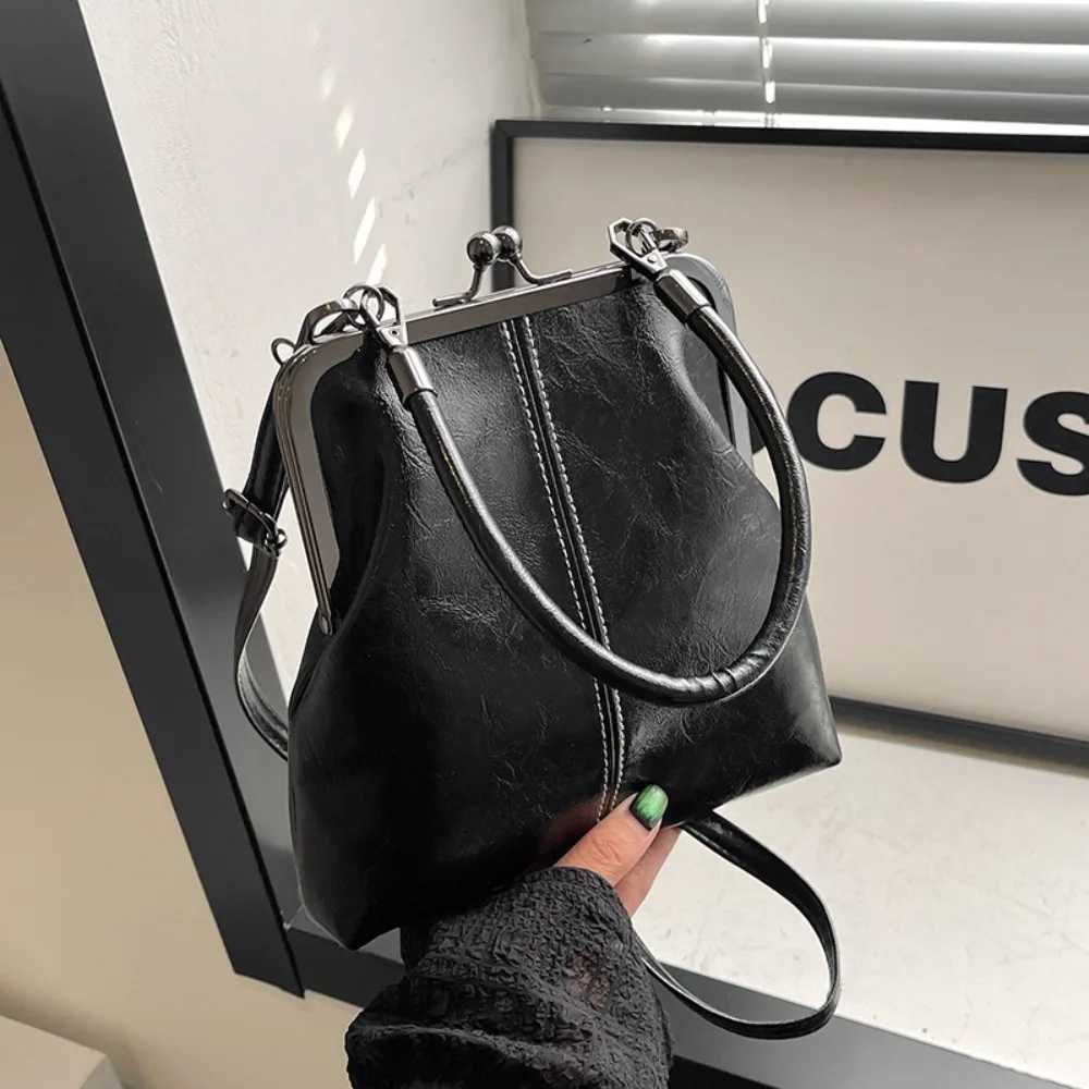 Elegant Kiss Lock Shoulder Bag Large Capacity PU Leather Chinese Style Crossbody Bag Solid Color Retro Vintage Womens HandbagT251028