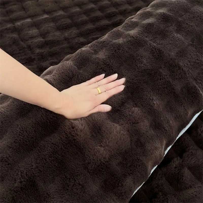 Pillow Case 2025 new solid color imitation rabbit plush adult case milk plush extended snowflake plush case without core C251028