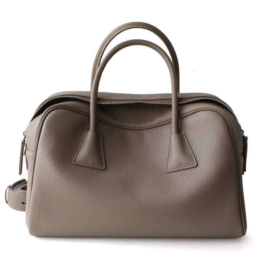 Designer Bags First Layer Cowhide Boston Pillow Women's 2025 New Leather High-End Handbag Large Capacity Commuter Leisure Shoulder Bag Hot Sellin