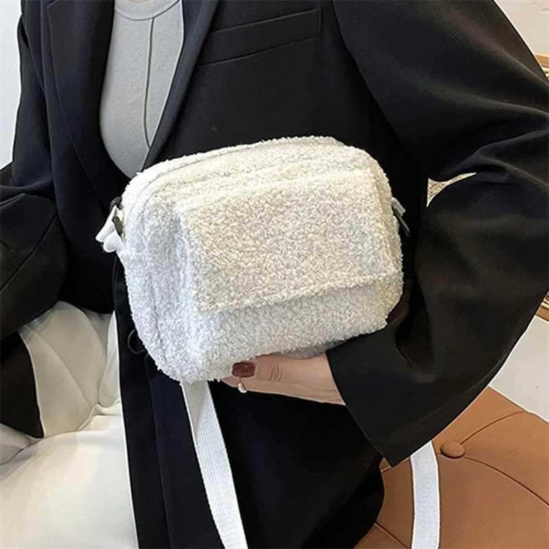 New Plush Fabric Womens Shoulder Crossbody Bag Small Fashion Lambs Wool Fluffy Fur Winter Female Bag Designer HandbagsT251028