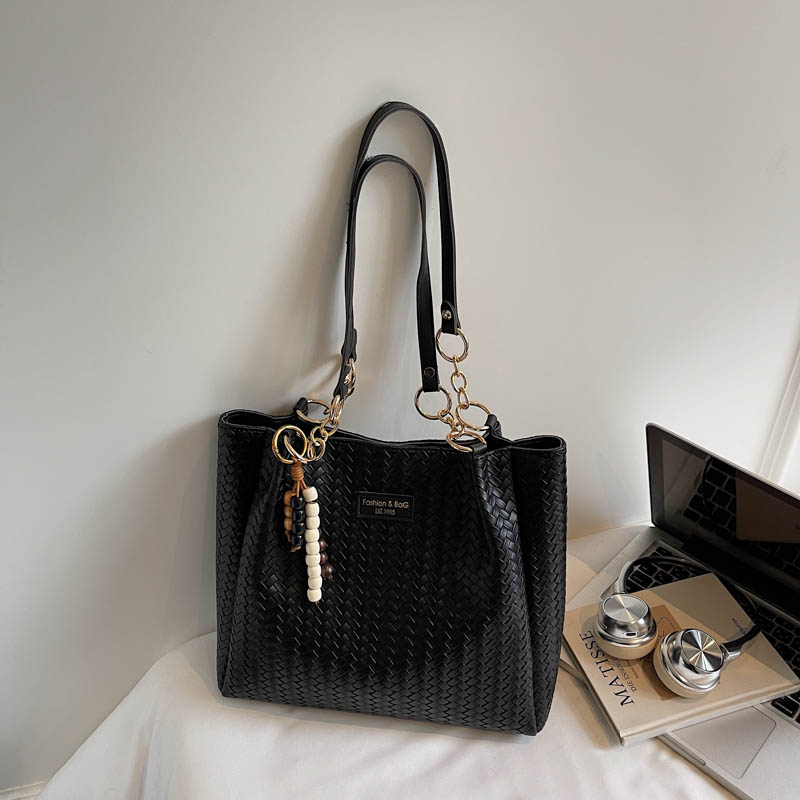 Spring Women's Simple and Fashionable Large Capacity Synthetic Leather Handbag New Fashionable Middle School Student Daily Commuter Lightweight S