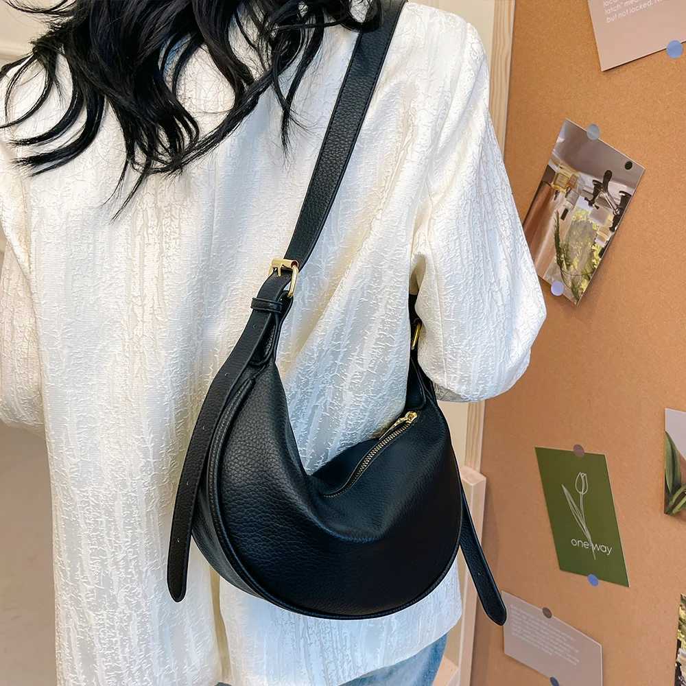 Texture Soft Leather Bag Womens New Dumpling Bag Womens Crossbody Bag Crescent Underarm Bag Large Capacity Commuter BagT251028