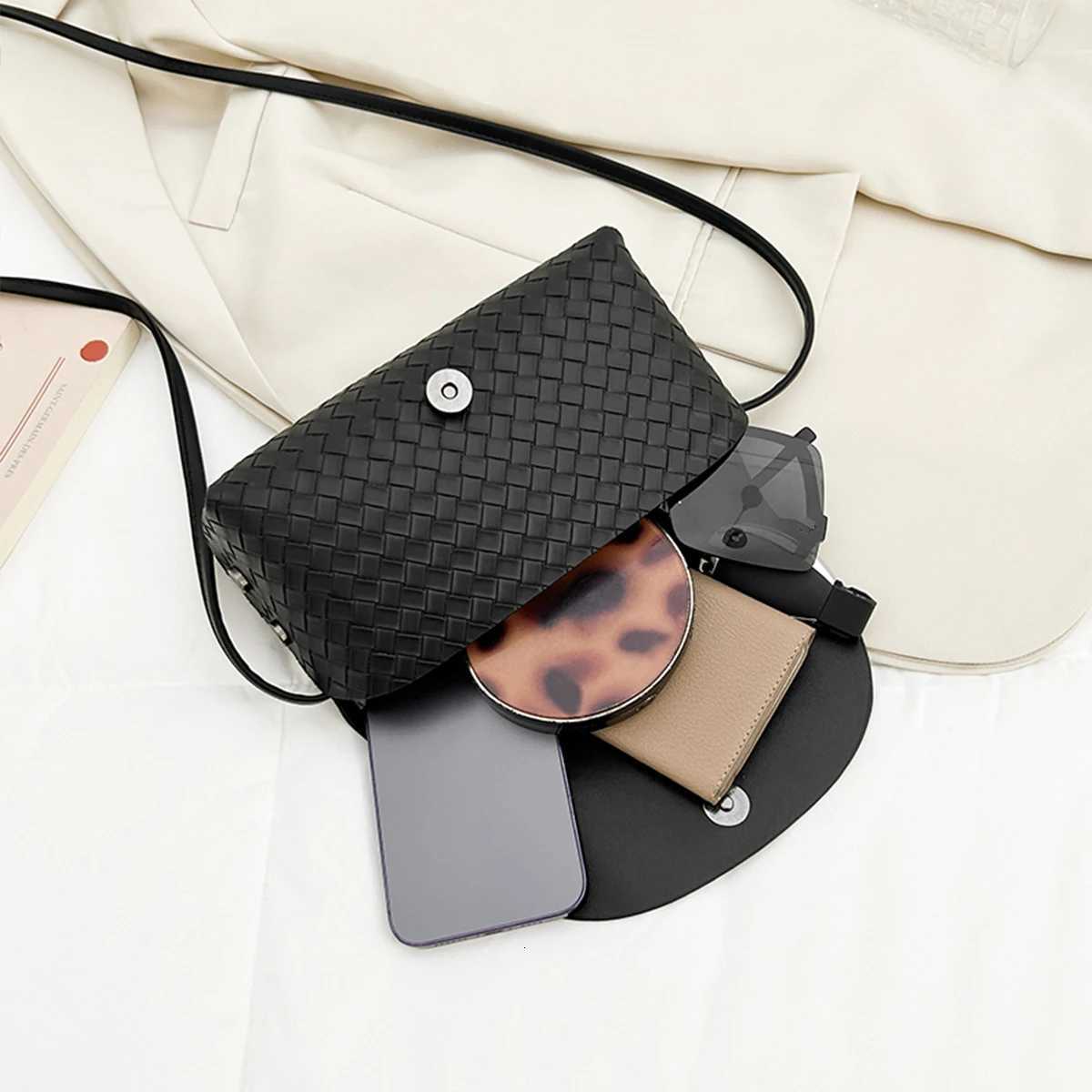 Fi Casual Braided Shoder Bag Wens Lightweight Solid Color PU Magnetic Flap Snap Striped Handbag for Daily Cmute D251028