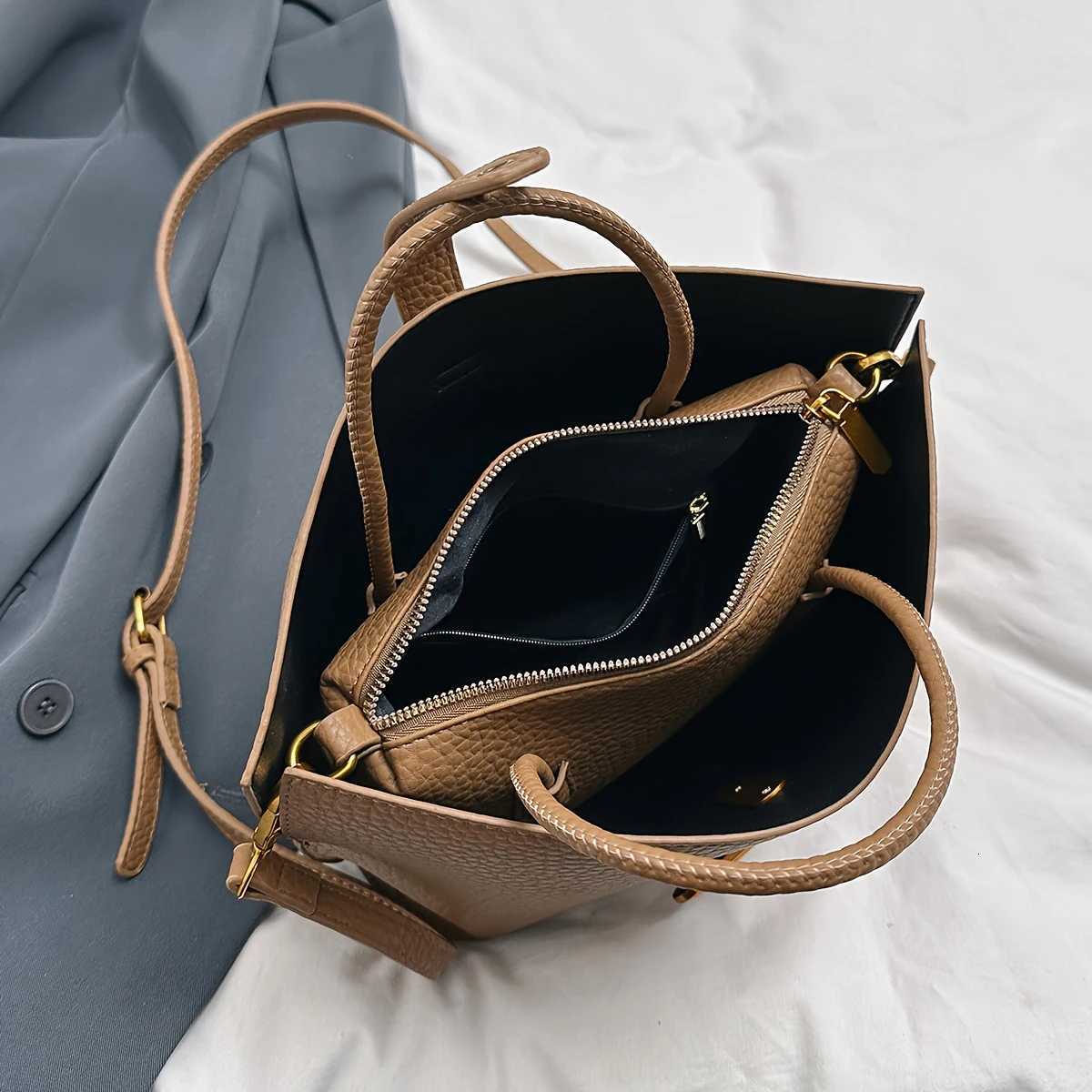 New autumn and winter popular tote bags niche simple solid color versatile handbags elegant crossbody bagsT251028