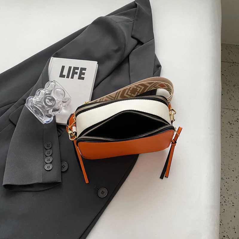 1pcs PU Small Square Bag Wide Shoulder Strap Single Shoulder Crossbody Bag Womens Bag Can PUt the MachineT251028