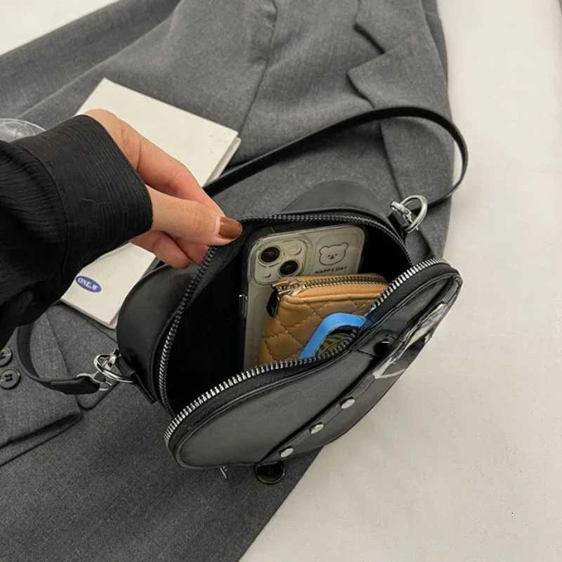 Vintage Y2K Small Chain Rivet Shoulder Bag Heart Shaped Purse Handbag Red PU Leather Gothic Tote Bag Fashion Women Crossbody BagW251028