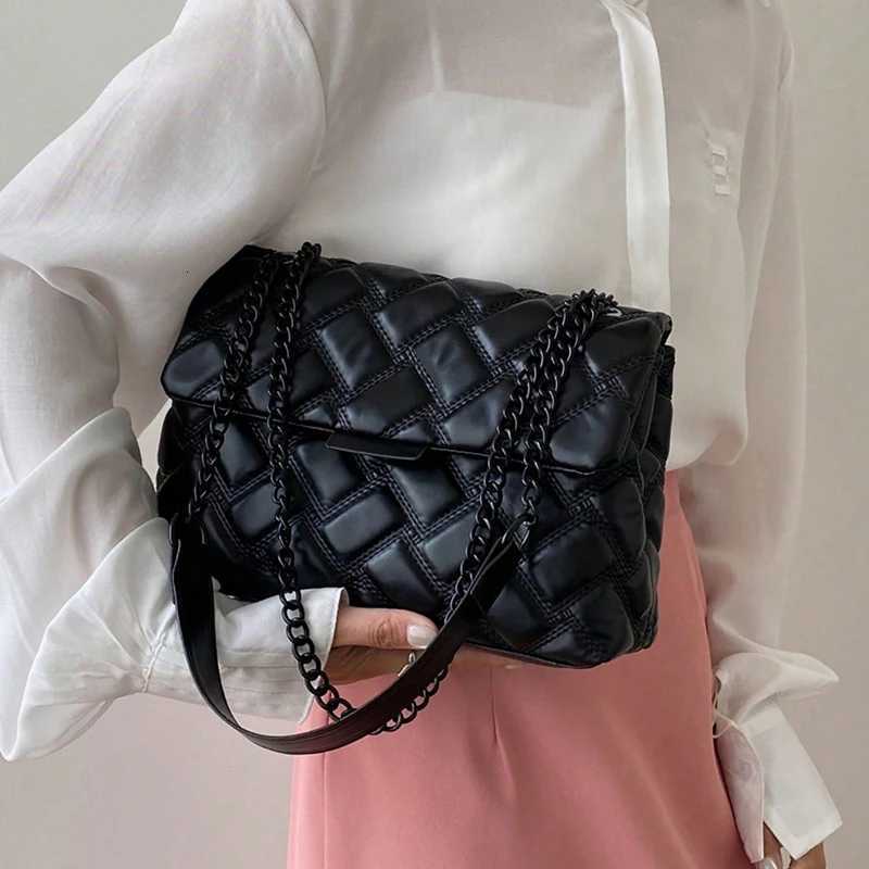 Fashionable womens crossbody bag simple and exquisite womens backpack lightweight and portable womens bagT251028