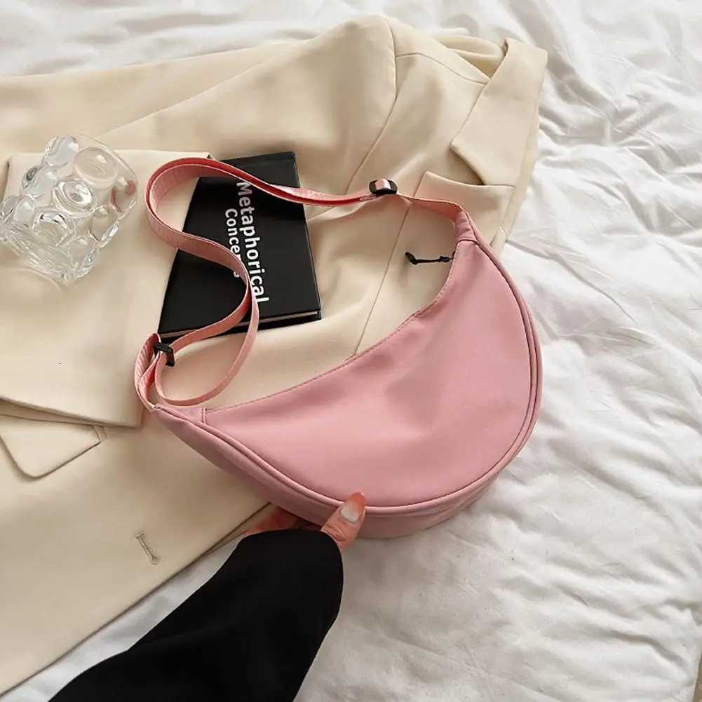Nylon Hobos Chest Shoulder Dumpling Bag Large Capacity Travel Crossbody Half Moon Belt Messenger for Women Bags WholesaleW251028