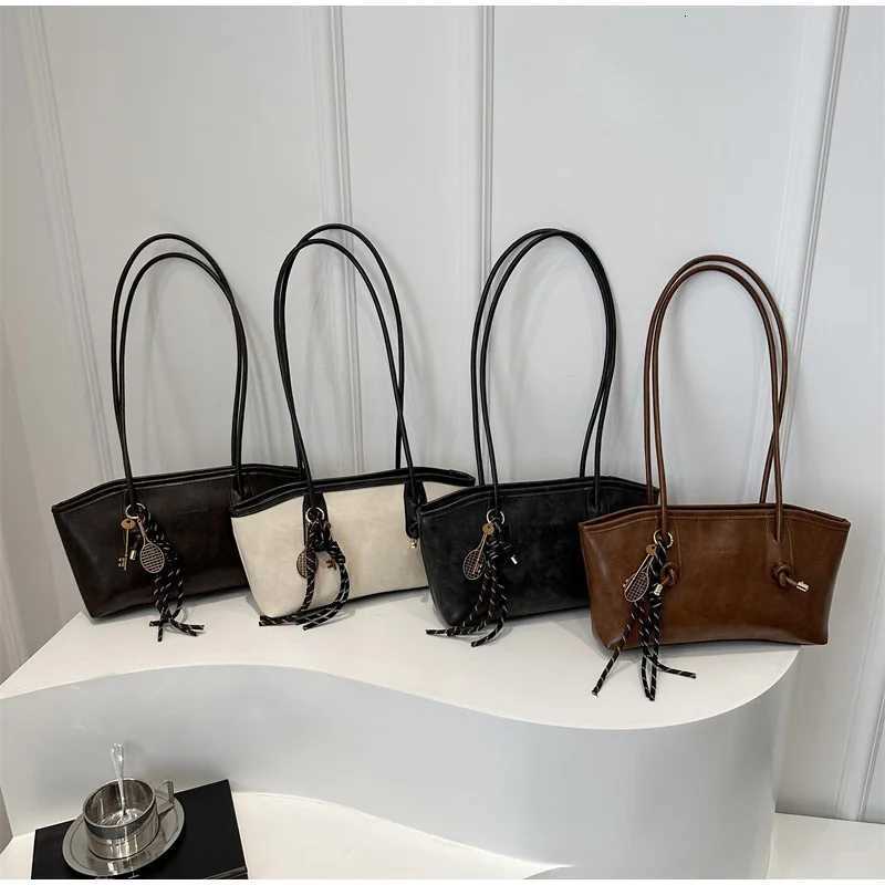 European American Retro Tote Bag Korean Fashion Shoulder Bags Advanced Simple Handbag New Large Capacity Pendant Versatile BagsW251028