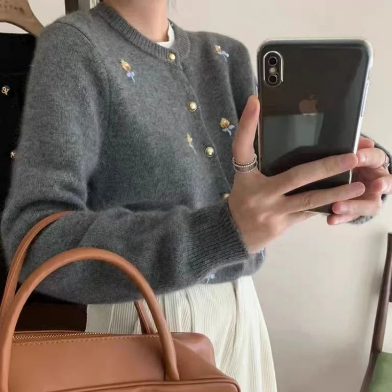 Grey Embroidered Raccoon Velvet Sweater Jacket for Womens Autumn and Winter 2024 Lazy Style Korean Knitted Cardigan Top 251015