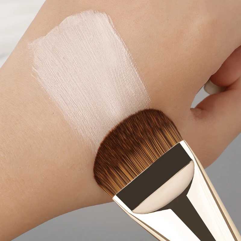 Tongueshaped Foundation Brush with Specialshaped Fan Design for Seamless Base Makeup Flathead Style Beauty Tool J251117