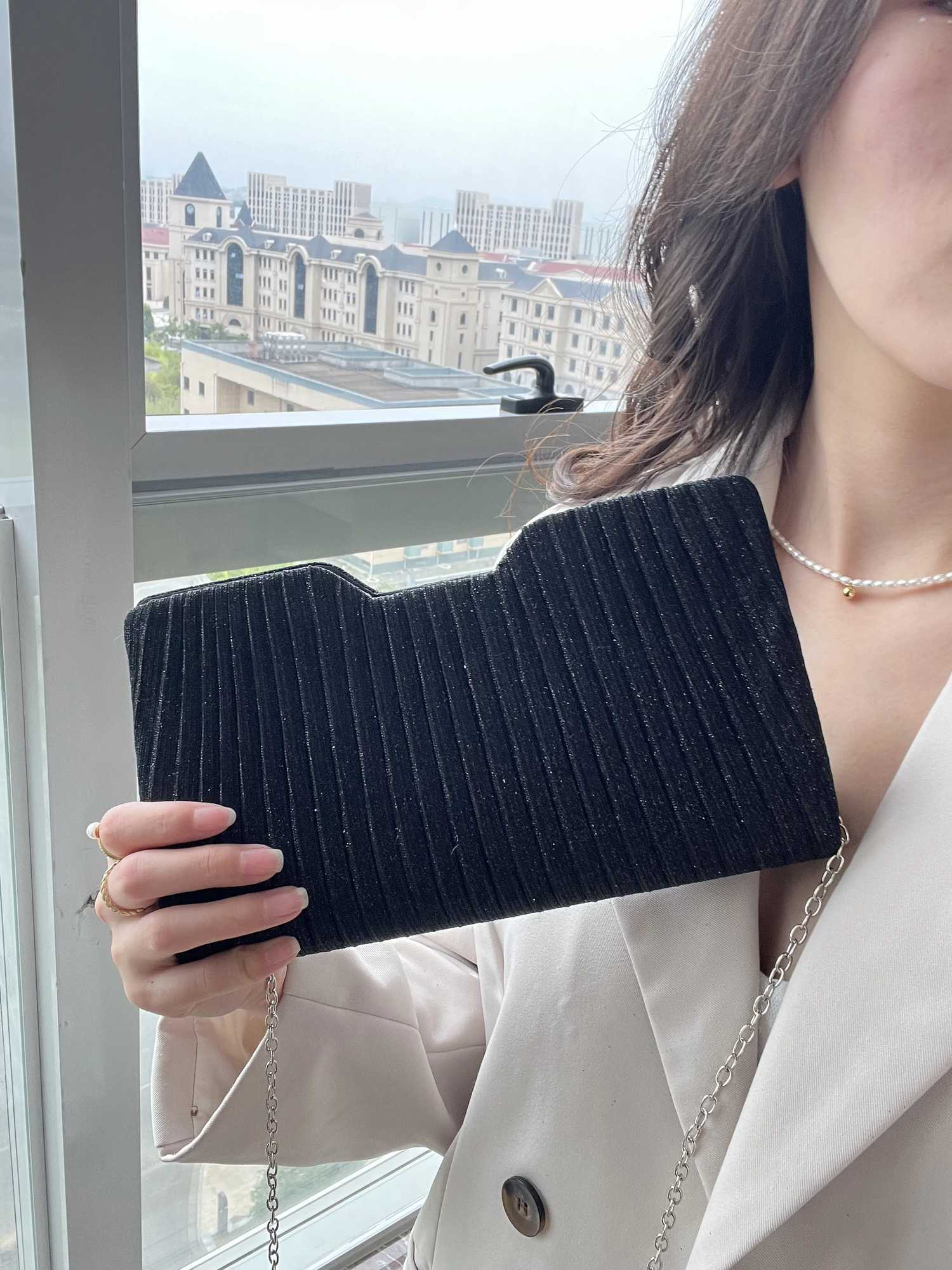 Stylish Premium dinner Party Bag Light Stripe Clutch bag Metal chain shoulder bag Simple underarm Party Evening dress bag H251027