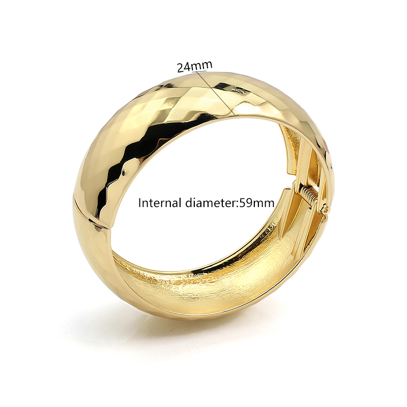 2025 New Arrival Women's Fashion Cuff Bracelets Popular Exaggerated Glossy Geometric Wide Bangle Trendy Metal Alloy Bracelet