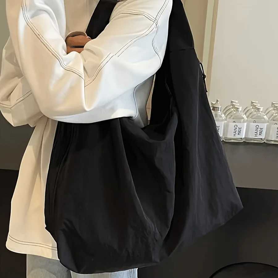 Casual Nylon Tote Bag for Women Handbag Shoulder Bag with Zipper Closure Durable Easy Clean for Commuting Work Travel WorksT251028