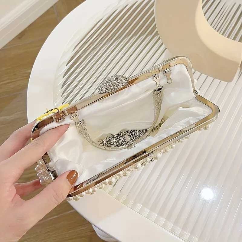 Pearl Handbag for Women Fashion Commuter Party Banquet HandCarrying Ladies Bag Elegant Pearl Dinner Bag H251027